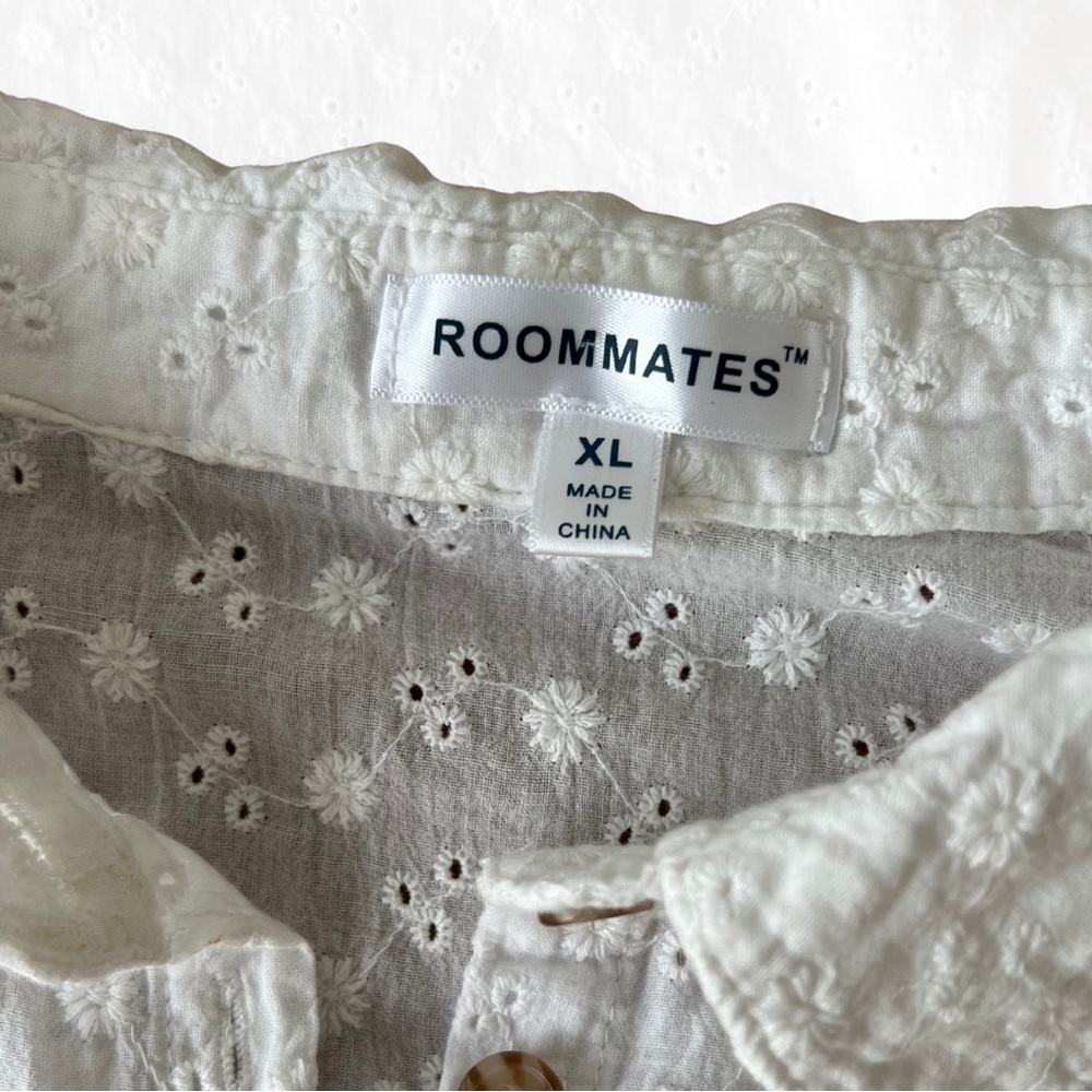 Roommates Floral Embroidered Blouse - Picture 3 of 3